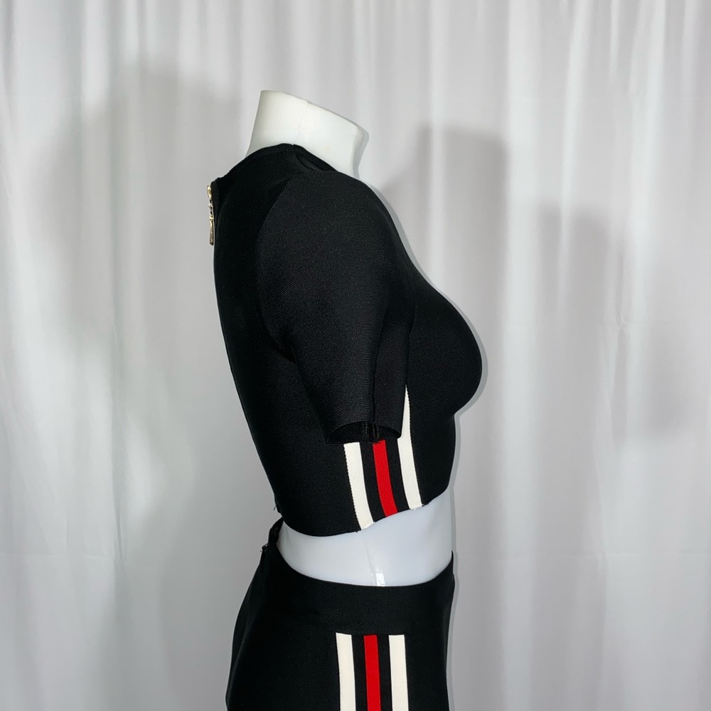 Short sleeve side strip crop top